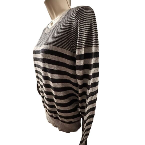 J. Crew ~ Black and grey striped crew neck sweater ~ merino wool blend ~ size M - Picture 3 of 10